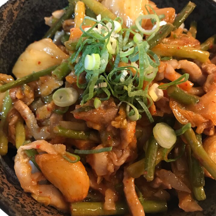 ニンニク三昧トッピング スタミナ豚キムチ丼 レシピ 作り方 By おかんの飯泥棒娘 楽天レシピ ニンニク三昧トッピング スタミナ豚キムチ丼 レシピ 作り方 By おかんの飯泥棒娘 楽天レシピ